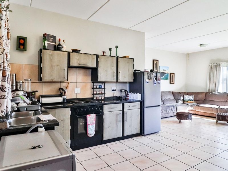 For Sale: Ground Floor Apartment, Two Bedroom - Photo 3