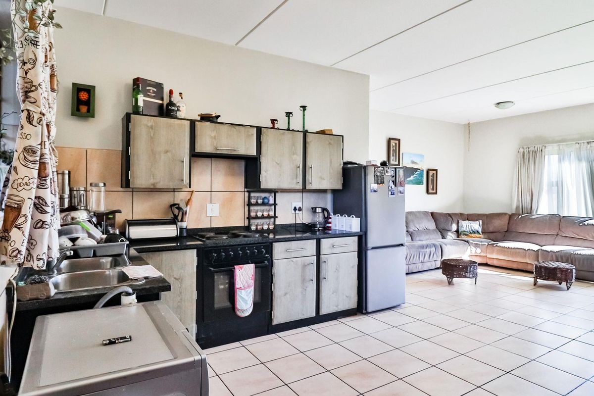 For Sale: Ground Floor Apartment, Two Bedroom - Photo 3