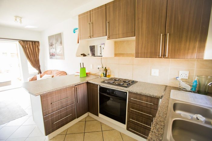 Property #2496804, Townhouse Rental Monthly in Mooikloof Ridge