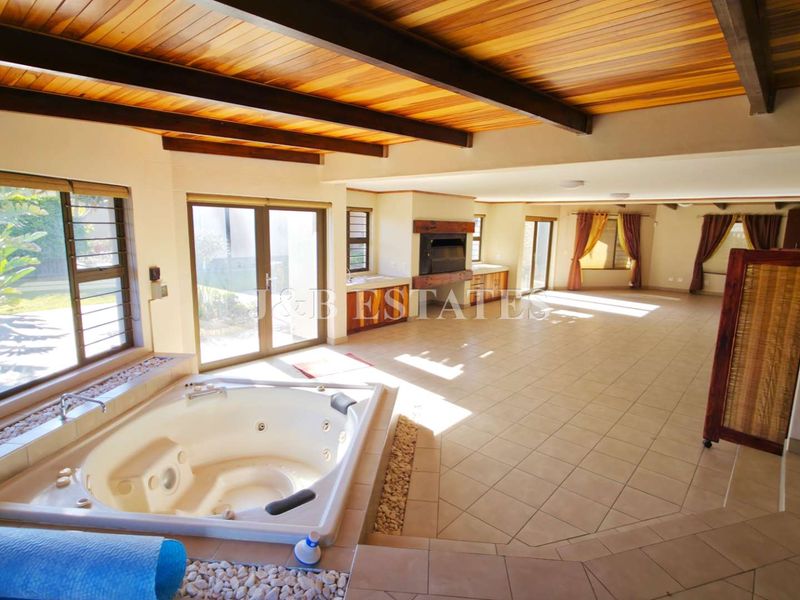 Large Family House For Real Entertainer - Photo 2
