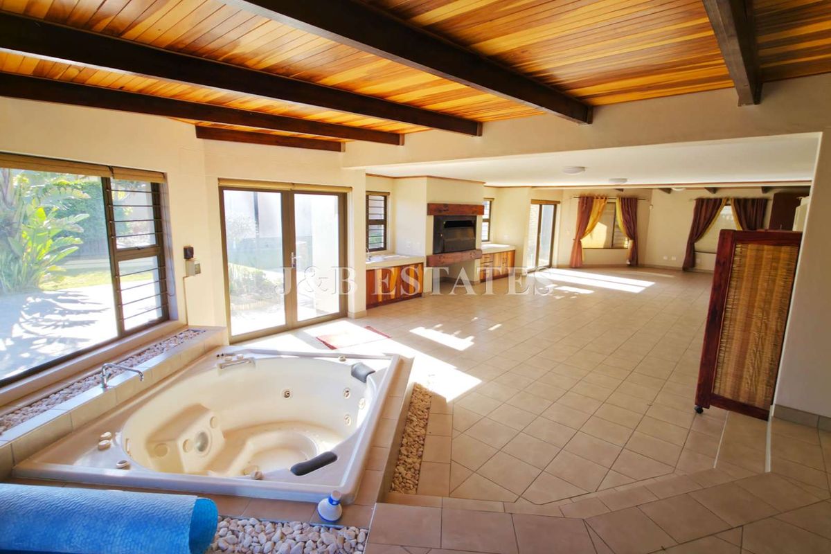 Large Family House For Real Entertainer - Photo 2