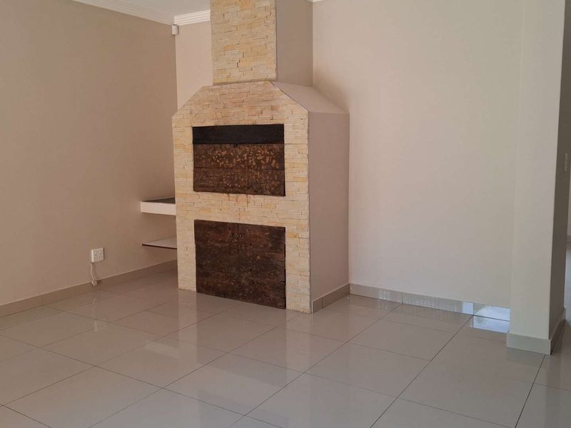 Beautiful Spacious Cluster Home - Photo 5