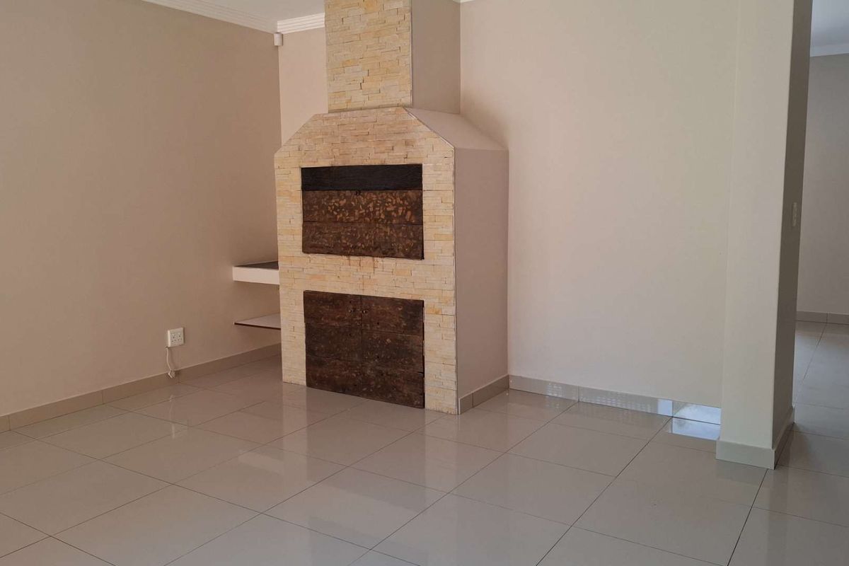 Beautiful Spacious Cluster Home - Photo 5