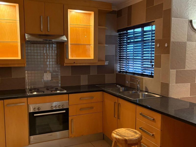 Quaint spacious 1 bedroom cottage - Photo 5