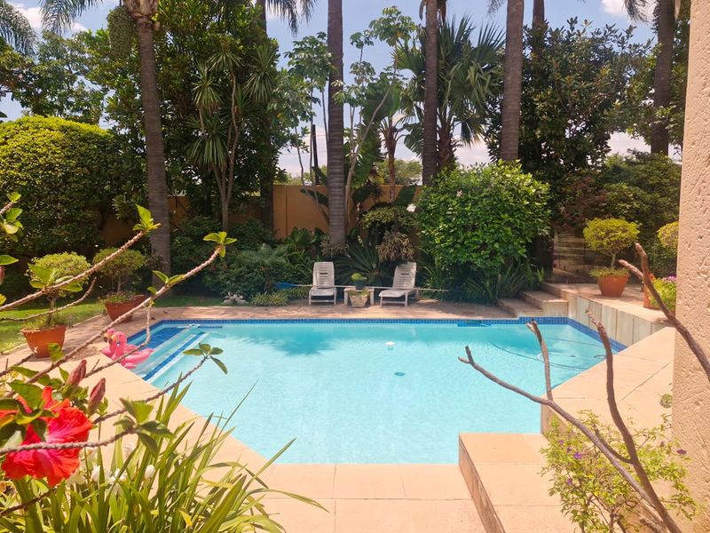 3 Bedroom simplex Cluster in small intimate complex on prestigious west road south - Photo 2