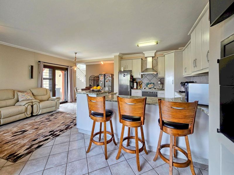 Dolphin Beach, Walvis Bay: Very neat duplex Townhouse is for Sale - Photo 4