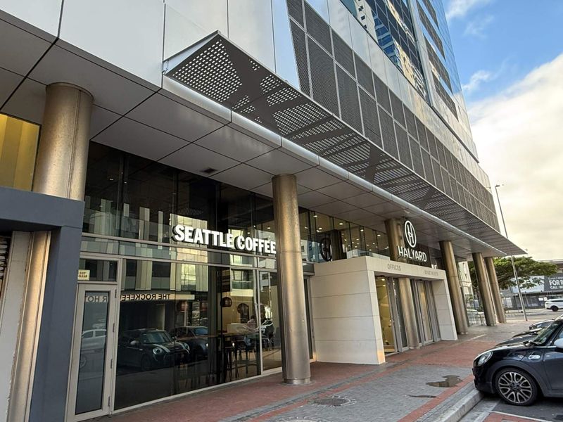 High-Exposure showroom space to let in Foreshore - Photo 4