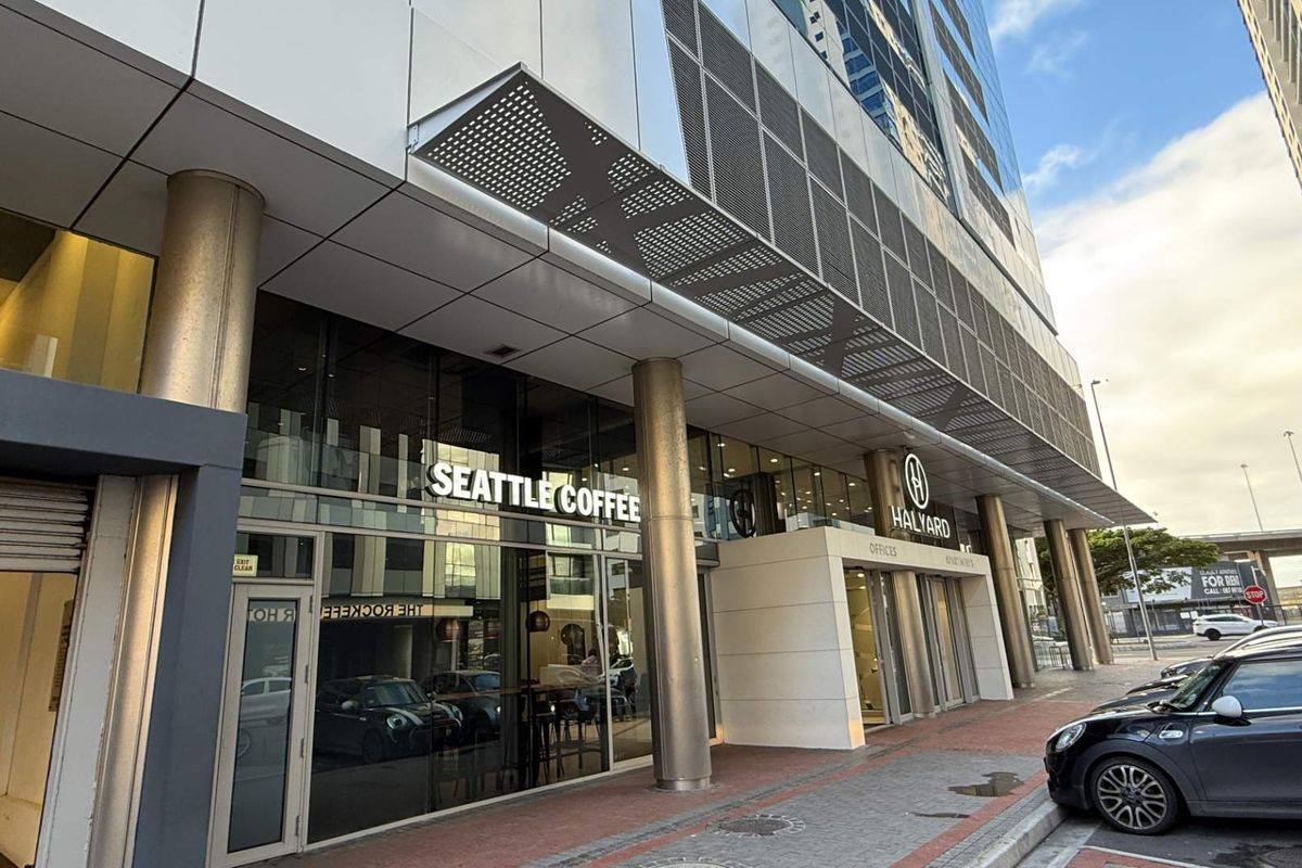 High-Exposure showroom space to let in Foreshore - Photo 4