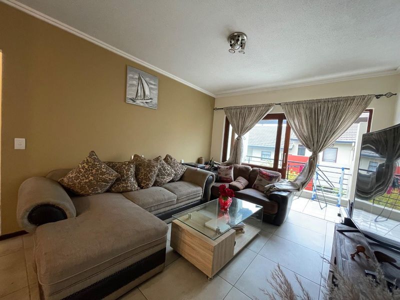 **Spacious 2-Bedroom Apartment for Sale! - Photo 4