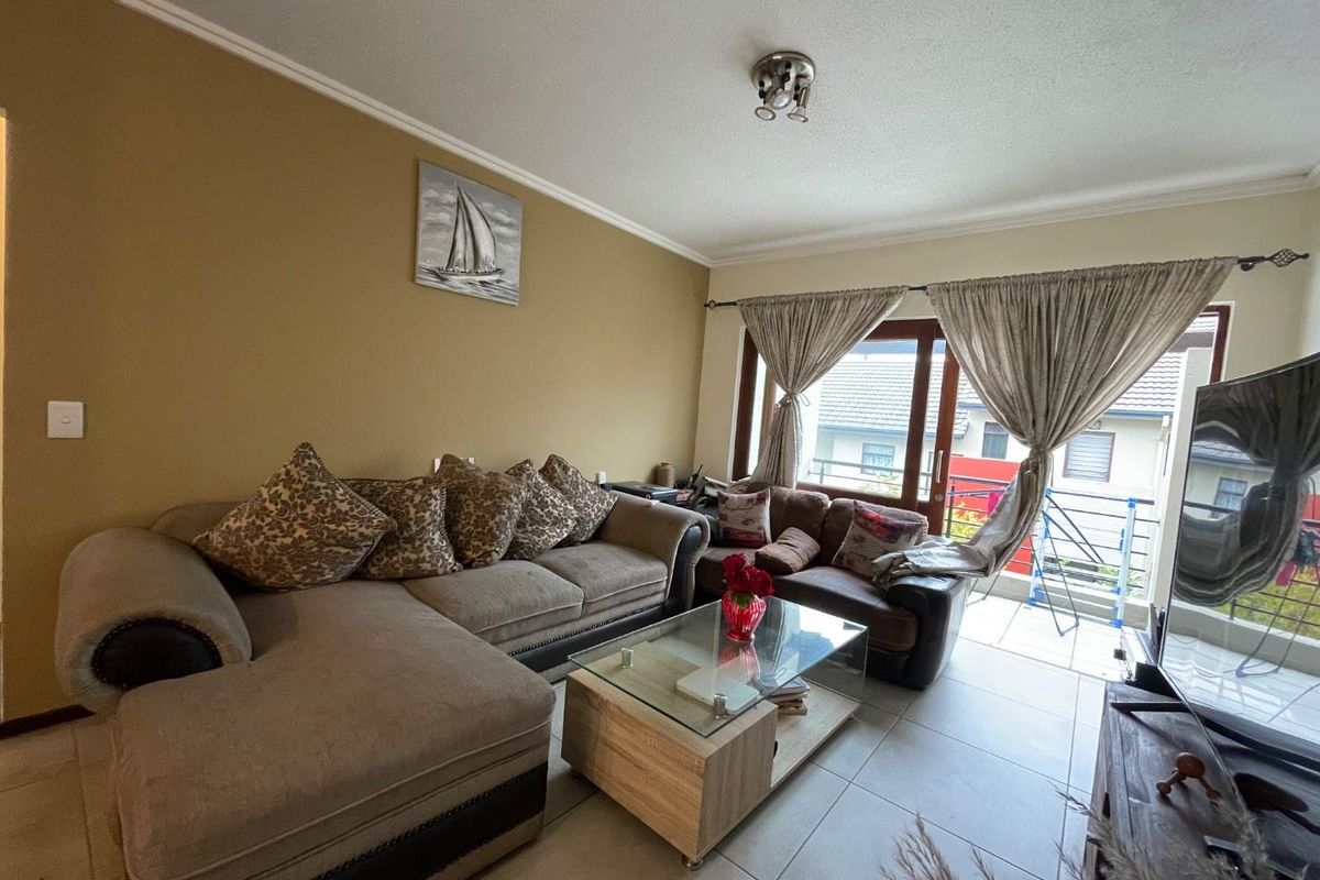 **Spacious 2-Bedroom Apartment for Sale! - Photo 4