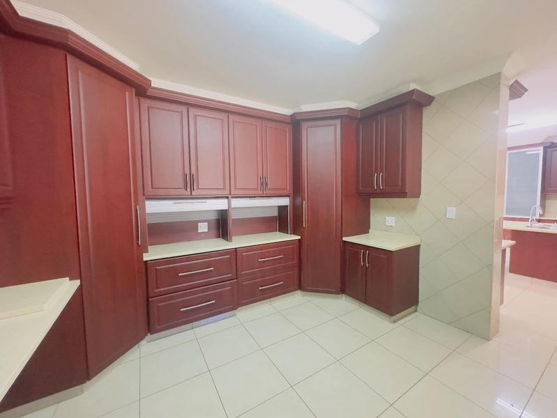 5 Bedroom House for Sale in Blue Valley Golf Estate - Photo 6