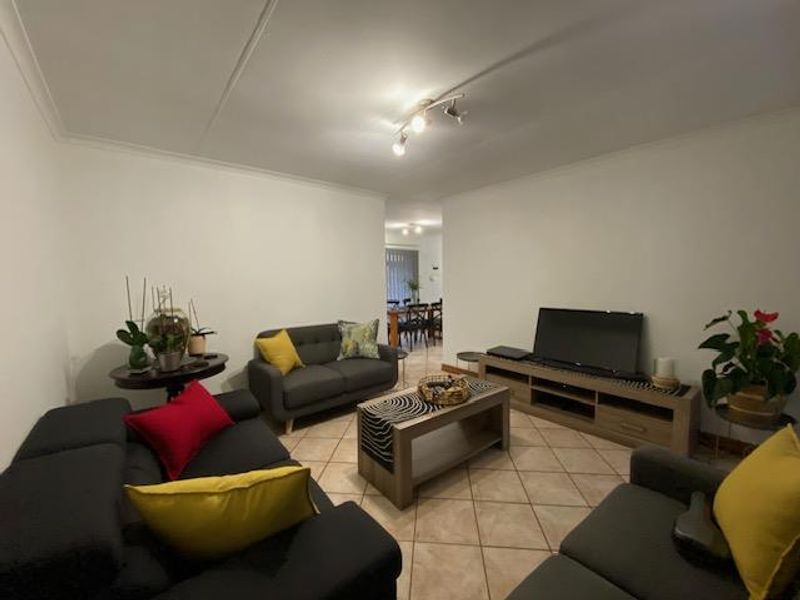 2 Bedroom Townhouse – Standalone Simplex with Exceptional Layout - Photo 3