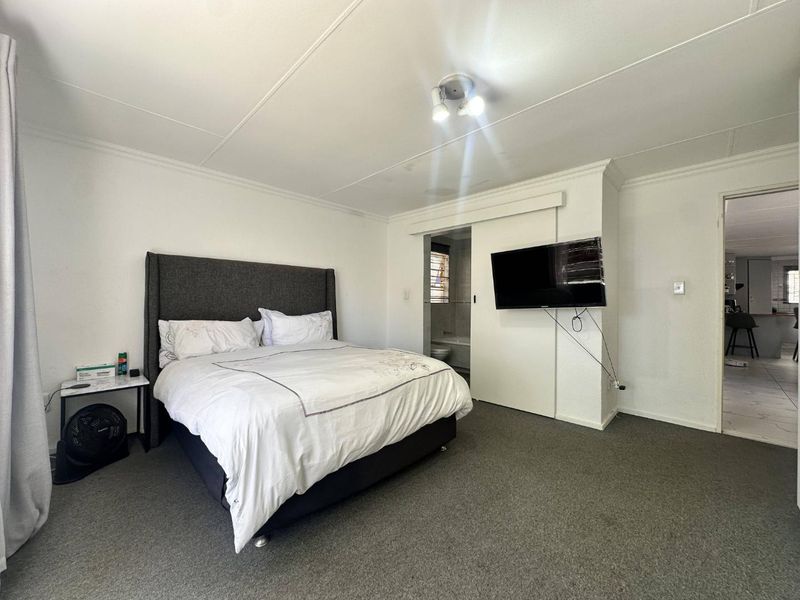 Beautiful 3-bedroom home in the secure Ashdown Forest Estate, Eden Glen. - Photo 8