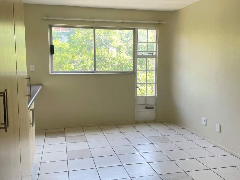 Affordable Bachelor Apartment |Block On Reitz - Photo 2