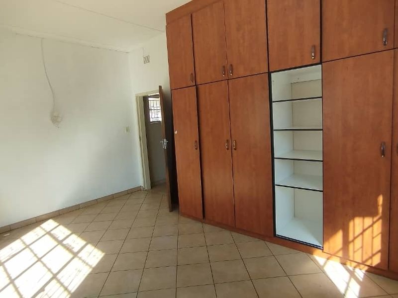 Spacious family home with income-generating flats - for Sale!! - Photo 4