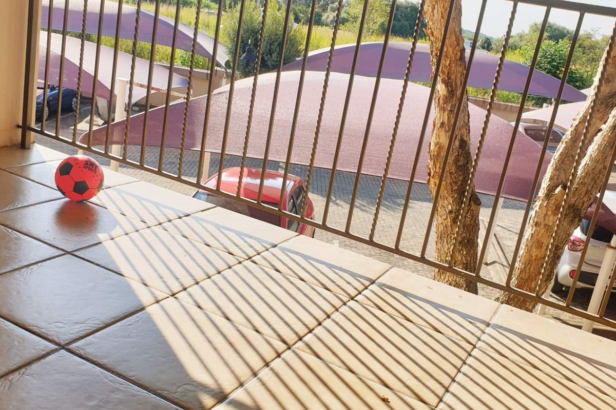 Charming Apartment Offering Comfortable Living - Photo 4