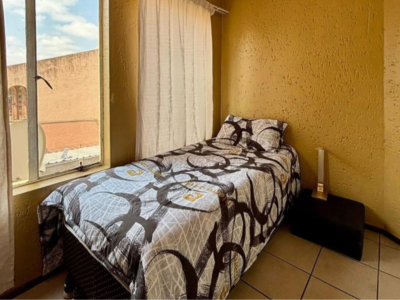 Serene & Central: Peaceful 2-Bedroom Apartment in the Heart of Birchleigh - Photo 8