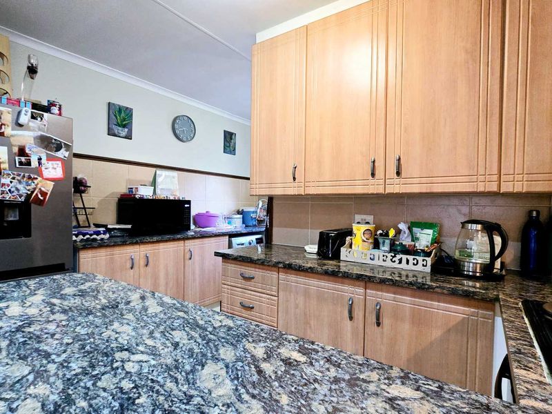 Spacious 3-Bedroom simplex for Sale in Equestria - Photo 7