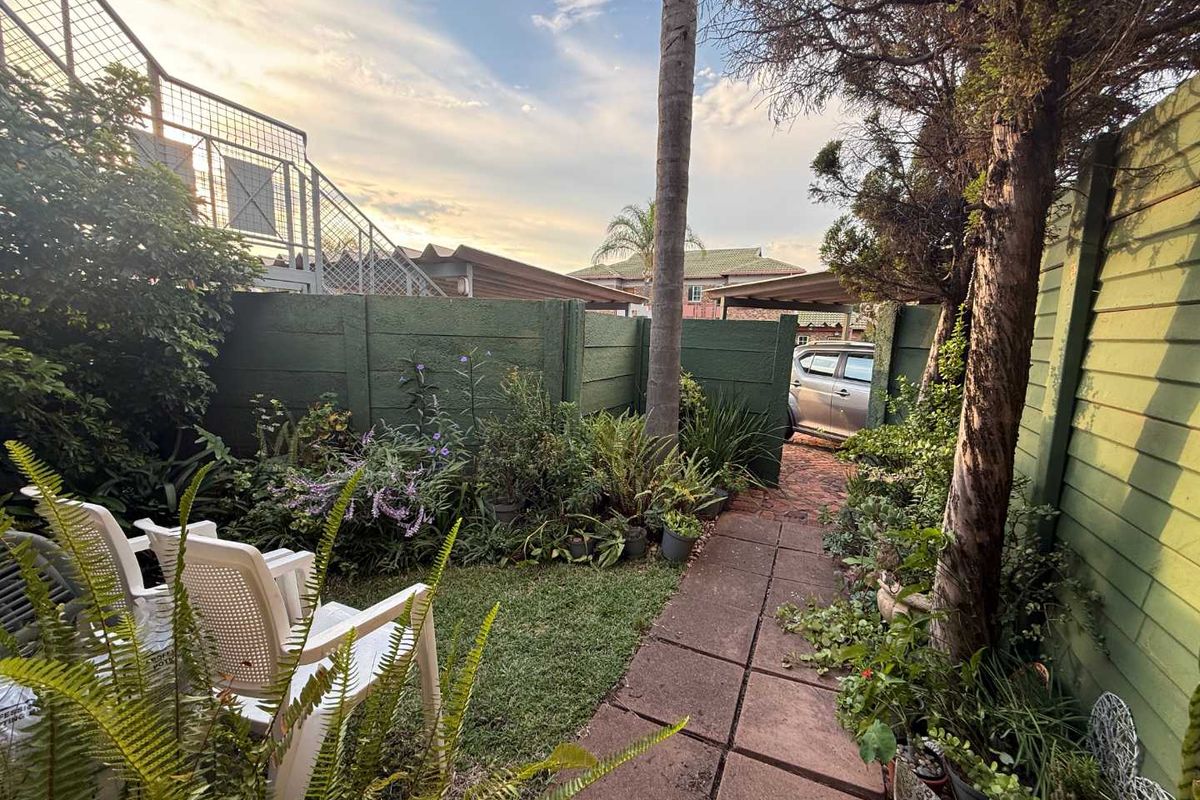 1 BED 1 BATH 1 CARPORT GROUND UNIT WITH GARDEN - Photo 2