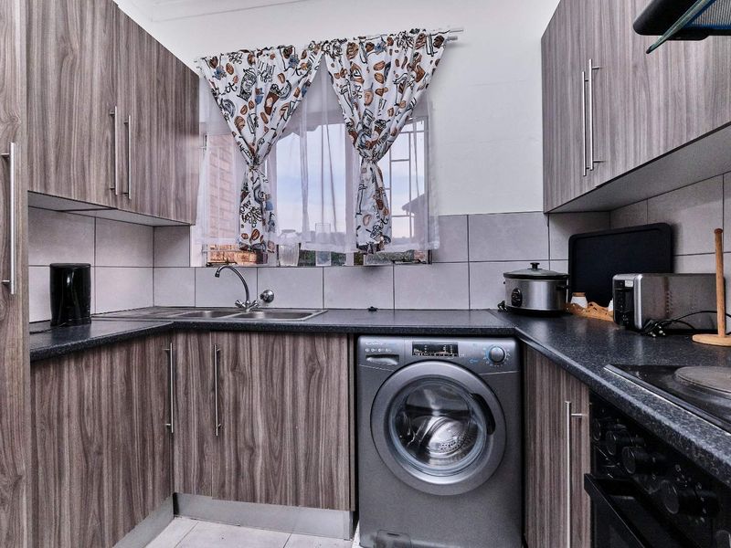 Calling All Investors and First Time Home Owners! - Photo 5