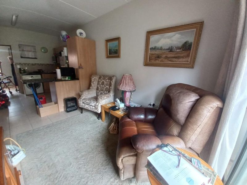 1 BEDROOMED RETIREMENT UNIT FOR SALE IN BRENTWOOD PARK - Photo 8