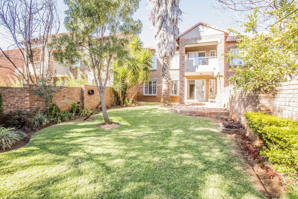 Exclusive Mandate | 2 Bed and 1 Full Bath ,Paarlberg Estate, Equestria - Photo 2