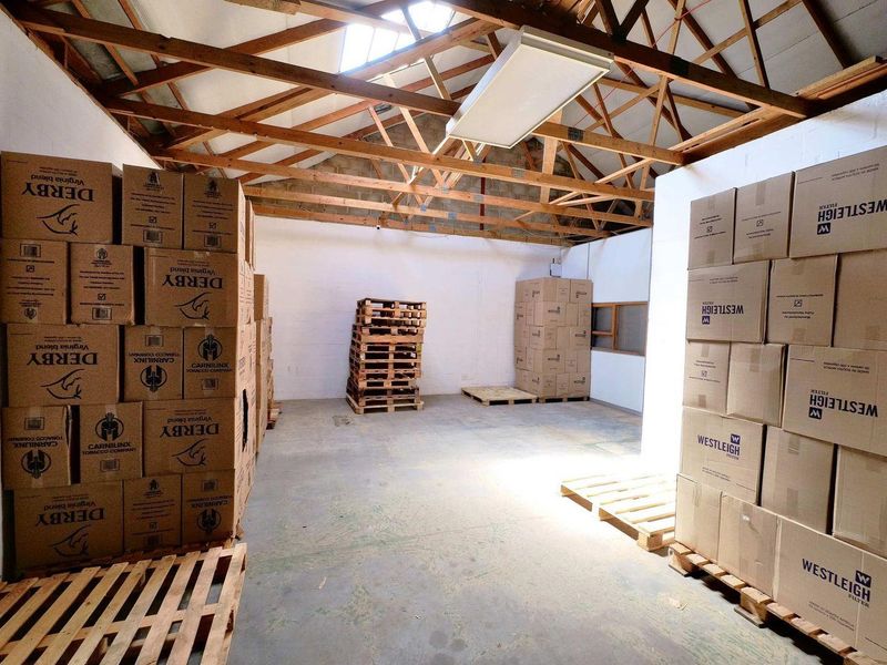 STRORAGE UNIT & OFFICE TO LET - - Photo 7