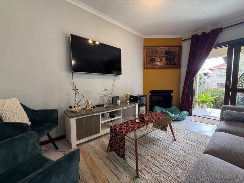 Secure, Cozy & Pet Friendly: Your Ideal Home in a Prime Location! - Photo 5