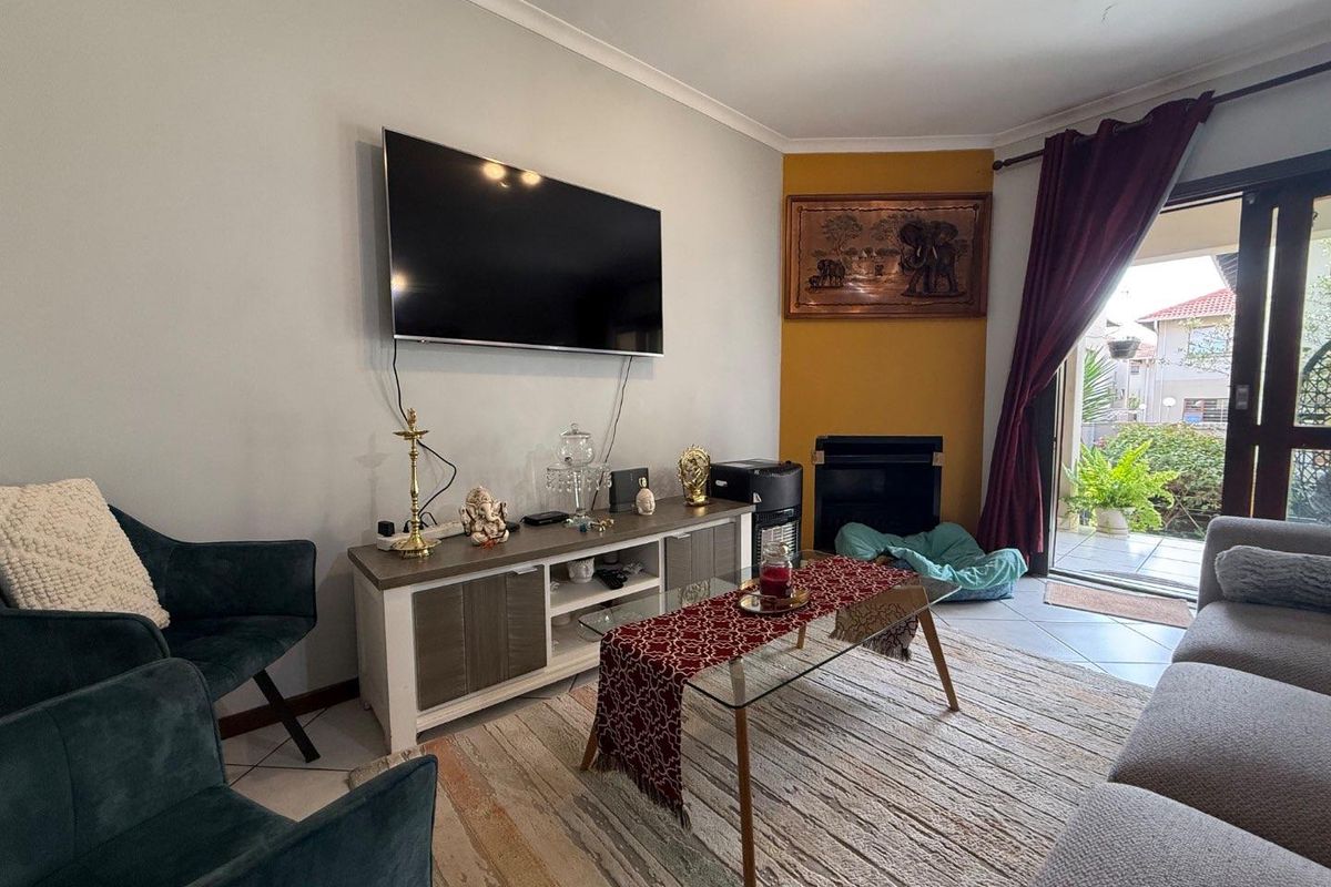 Secure, Cozy & Pet Friendly: Your Ideal Home in a Prime Location! - Photo 5