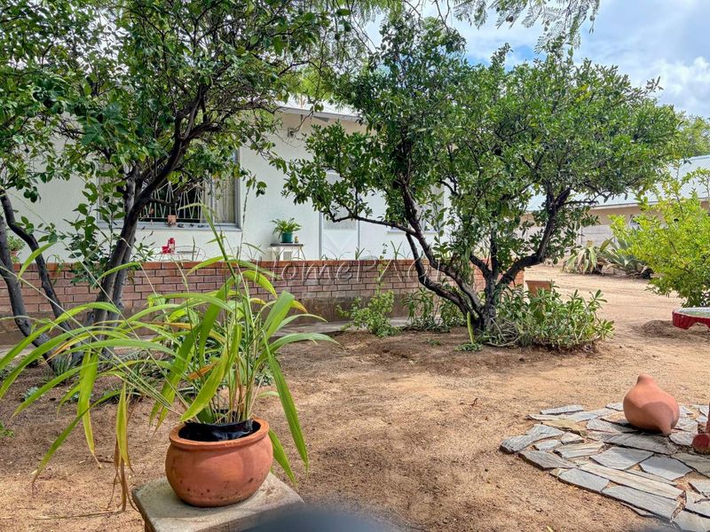 Otjiwarongo:  Property with 3 x Flats is for sale - Photo 3