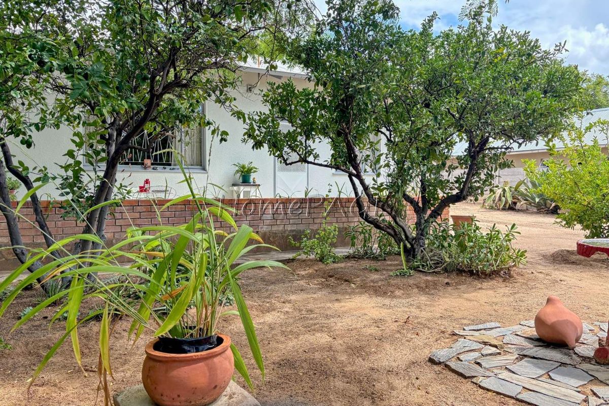 Otjiwarongo:  Property with 3 x Flats is for sale - Photo 3