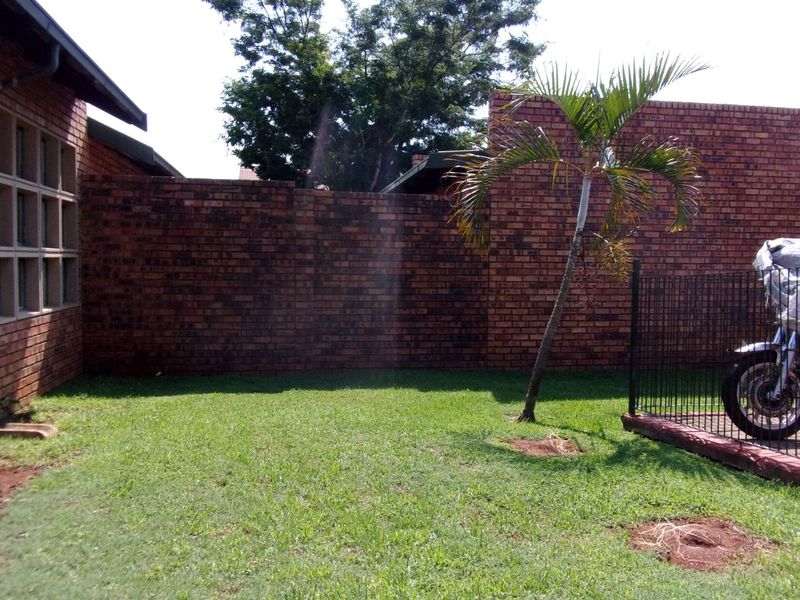 3 BEDROOM TOWNHOUSE TO RENT IN ANNLIN - Photo 5