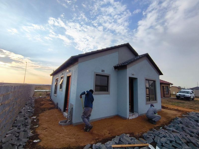 Brand-New 3-Bedroom House for Sale in Windmill Park Ext 32 - Photo 2