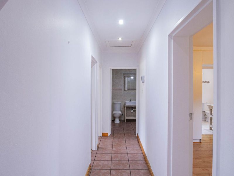 Spacious Family Home with Dual Living & Workshop Potential - Photo 10