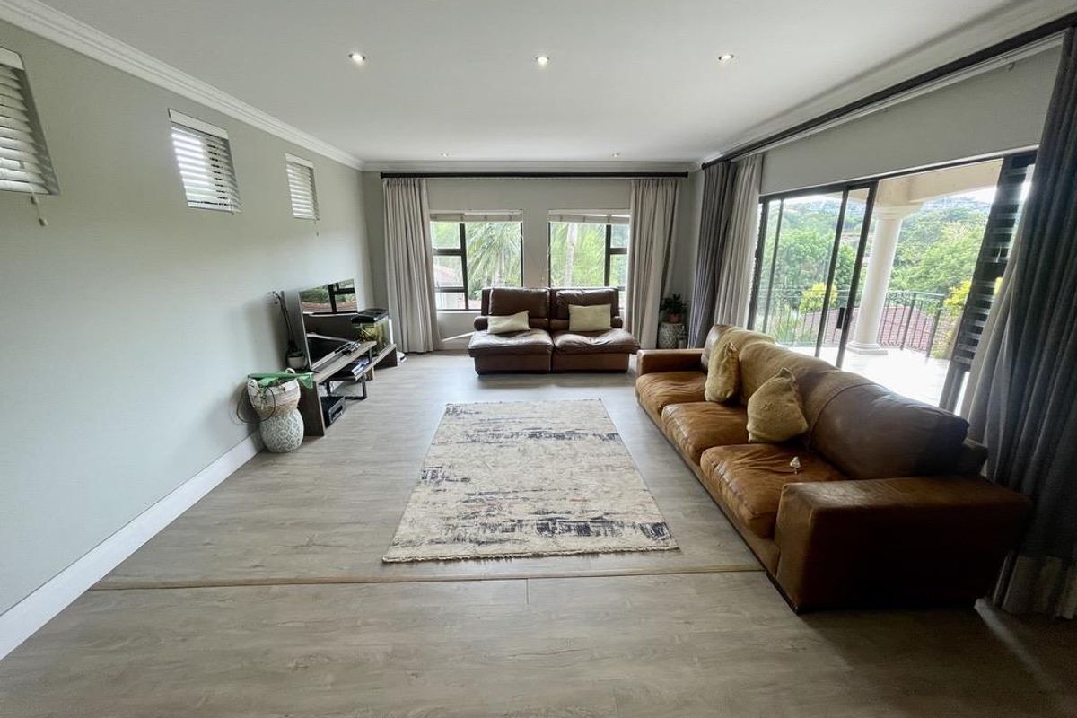 Hendra - Elevated 3 Bedroom Home in Sought-After Gated Estate – La Lucia - Photo 3