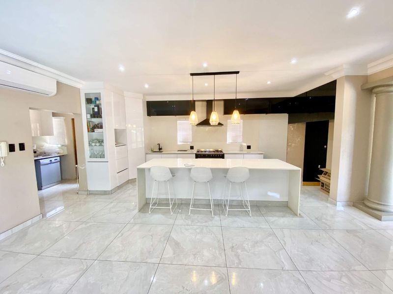 Hendra Estates - Stunning Freestanding Home In Security Estate In Prime La Lucia For Rent! - Photo 5