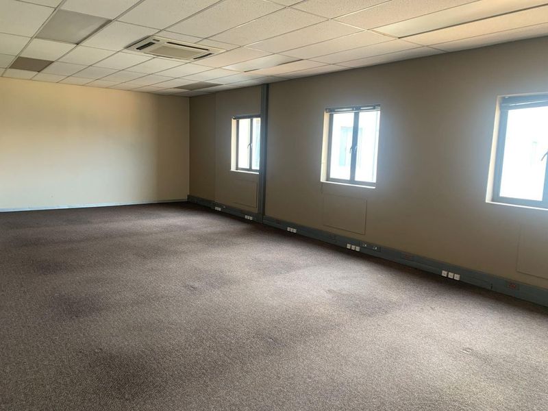 2 222m2 Rivonia Office To Let - Photo 10