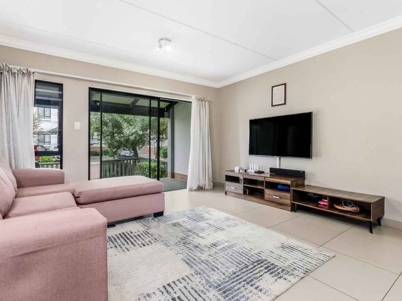 MODERN 2 BEDROOM 2 BATHROOM GARDEN APARTMENT FOR SALE - Photo 3