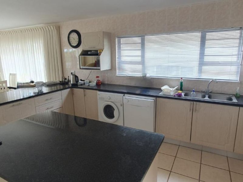 Furnished 3 Bedroom Duplex in Shelly Beach - Photo 3