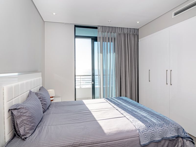 Elegant, easy living with breathtaking view - Photo 9