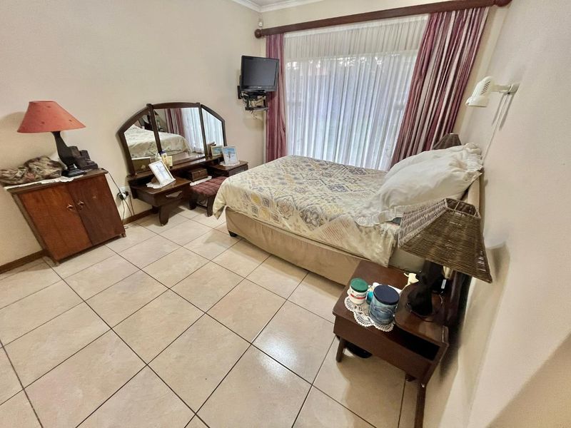 Stunning 4-Bedroom Home in the Secure Enclave of Freeway Park - Photo 6