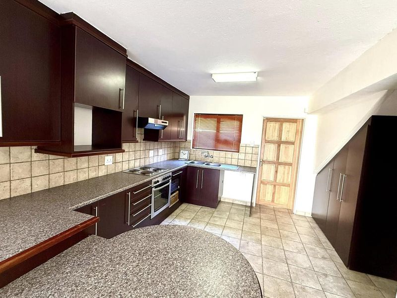 3 Bedroom Townhouse TO LET in Windhoek Country Club Golf Estate - Photo 4