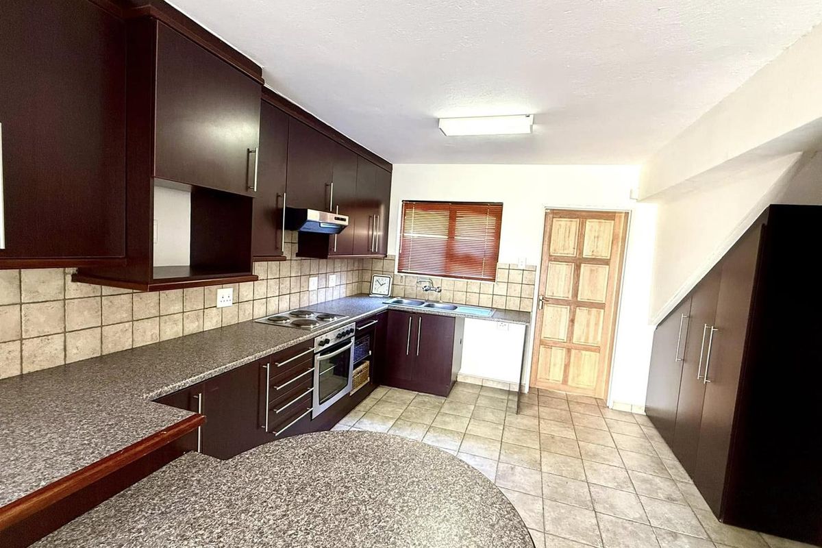 3 Bedroom Townhouse TO LET in Windhoek Country Club Golf Estate - Photo 4