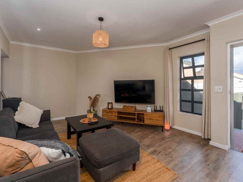 Modern 2-Bedroom Apartment for Sale in Thornton - Photo 9