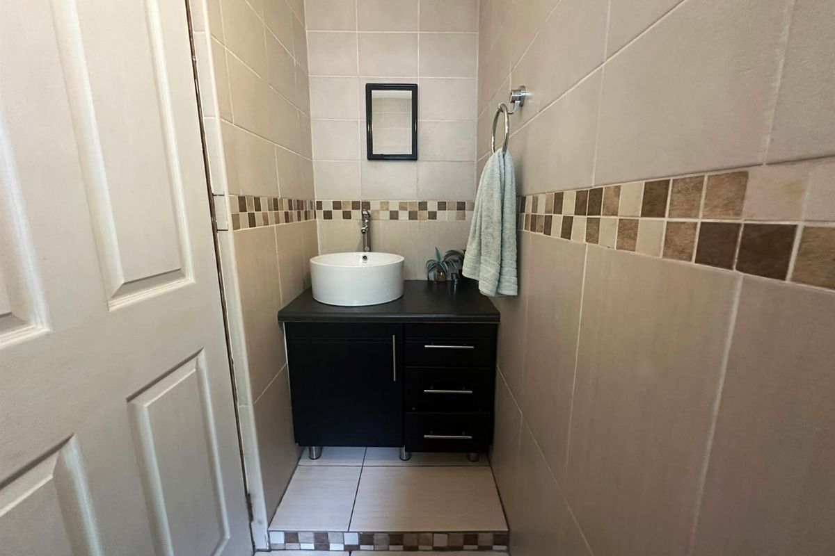 Spacious 2-Bedroom Unit with Patio - Photo 5