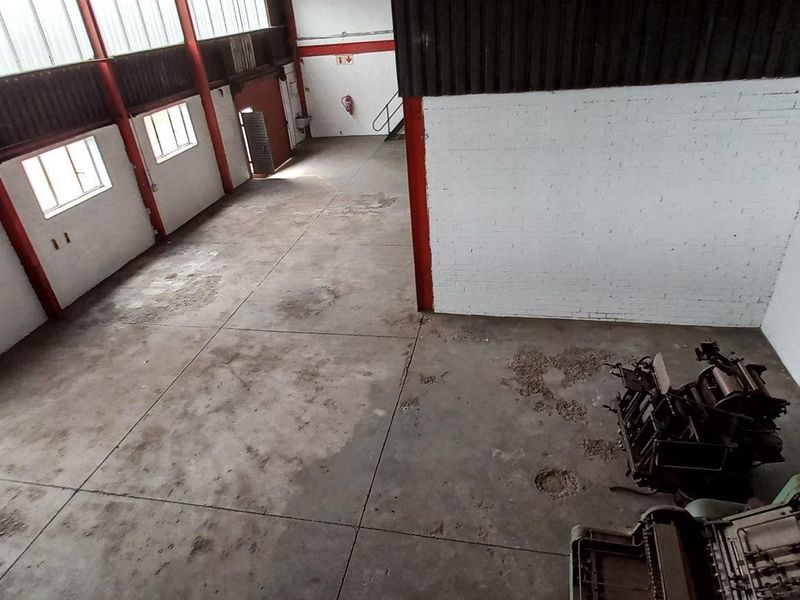 371m2 Dunswart industrial warehouse to let - Photo 6