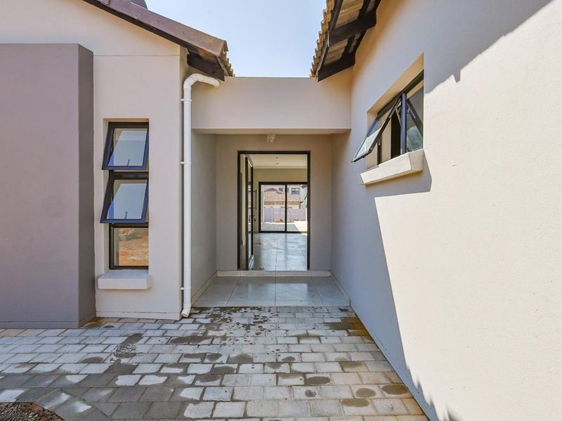 5 Bedroom house to be built with building plans - Photo 6