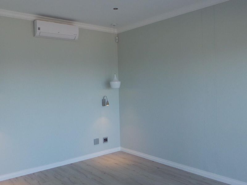 Excellent Location on Lagoon - Top end finishes - Designer Home! - Photo 6