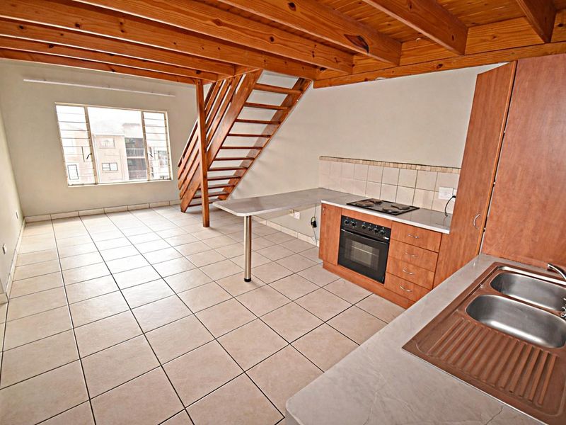 Second Floor Town House - Photo 3