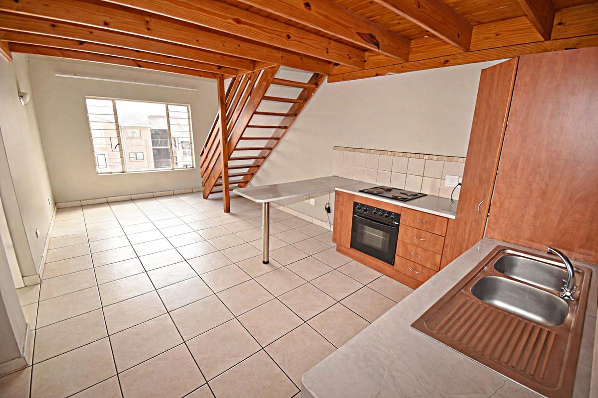 Second Floor Town House - Photo 3
